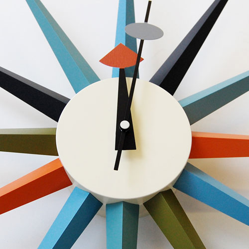 太陽が光り輝く様をモチーフにした遊び心あふれるGeorge Nelson(ジョージ・ネルソン)のSunburst Clock(サンバーストクロック)