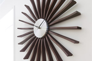 鳥の羽ばたく様子をイメージして作られたGeorge Nelson(ジョージ・ネルソン)のFlutter Clock(フラッタークロック)