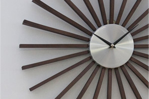 鳥の羽ばたく様子をイメージして作られたGeorge Nelson(ジョージ・ネルソン)のFlutter Clock(フラッタークロック)