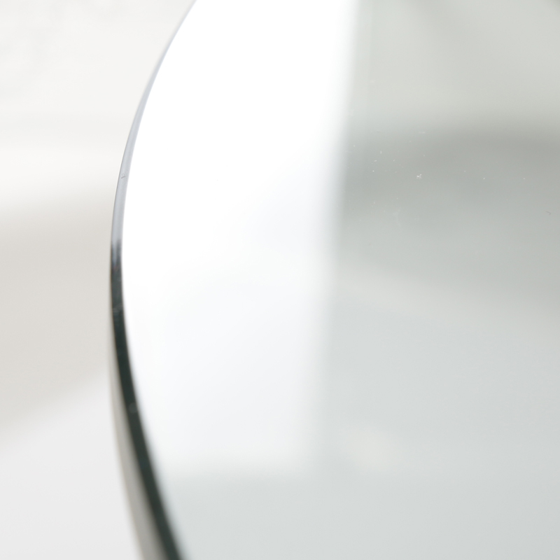 シンプルモダンでスタイリッシュなガラス円テーブルgeo(ジオ)の天板フォルム