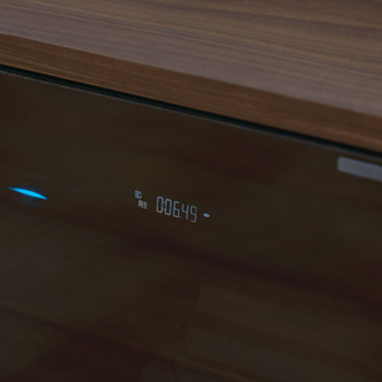 モダンなリビングルームをイメージしたテレビボードEdith(エディス)のブラックガラス