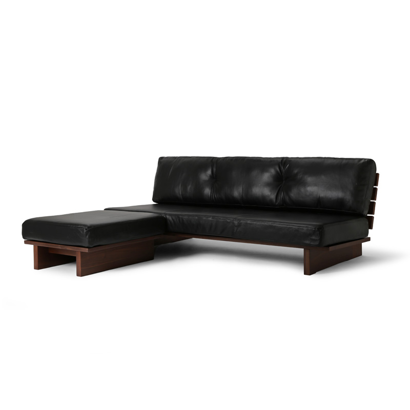 上質なレザーを使用したナチュラルモダンなLEATHER WOOD SOFA