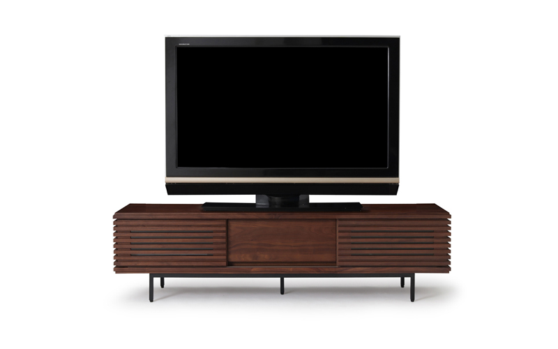 木肌の美しいウォールナットとスチール脚が特徴のテレビボードVOLTA(ボルタ)の幅145cm