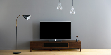 シンプルで飽きのこないナチュラルモダンなテレビ台LECCE(レッチェ)のブラックガラス