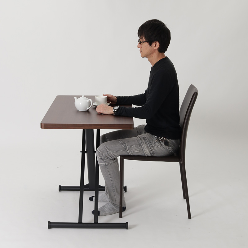 高さ調整ができる昇降式リフトテーブル「モーゼル」のハイタイプ