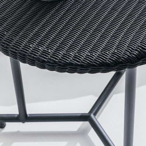 人工ラタンを使用したガーデン家具「PATIO PETITE」MAシリーズの脚素材