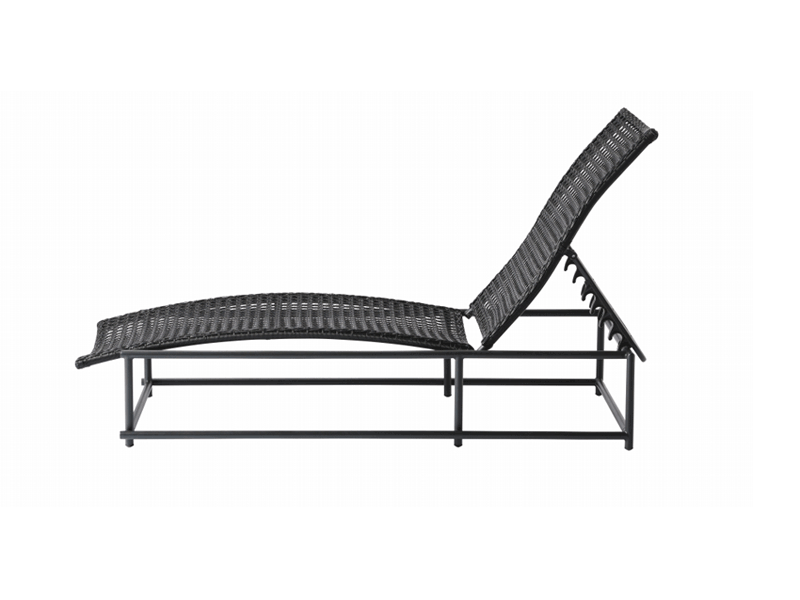 人工ラタンを使用したガーデン家具「PATIO PETITE」MAシリーズのリクライニング