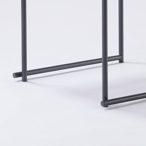 人工ラタンを使用したガーデン家具「PATIO PETITE」MAシリーズの脚素材
