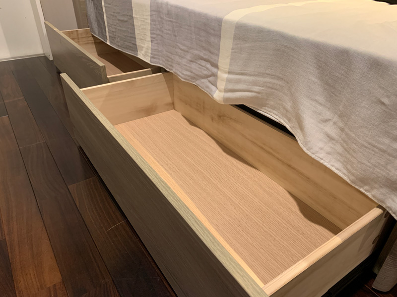 コンセント付きのシンプルベッド「Sympho Cabinet(シンフォキャビネット)」ASLEEPの収納