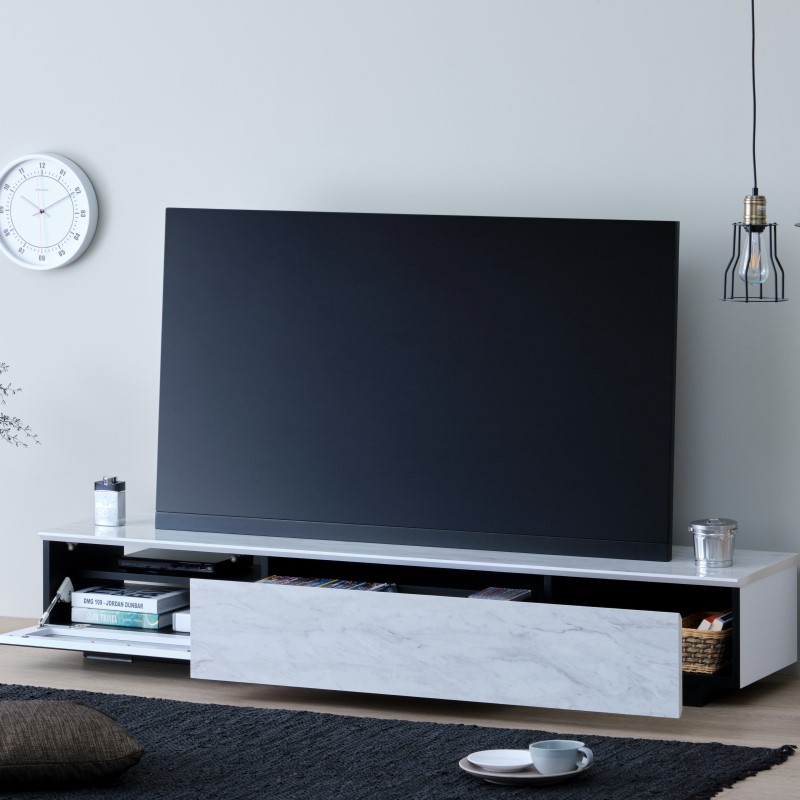 石目調のメラミン化粧板を使用した艶やか質感のテレビボード「TACKER」の収納