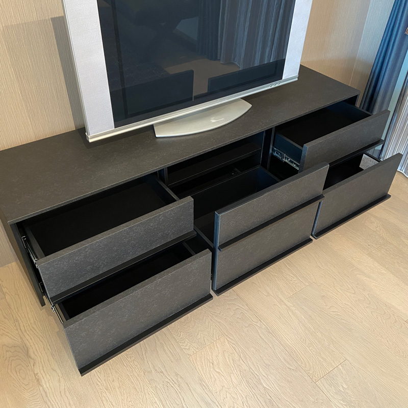 ハイタイプのテレビボード「ZOE」の収納
