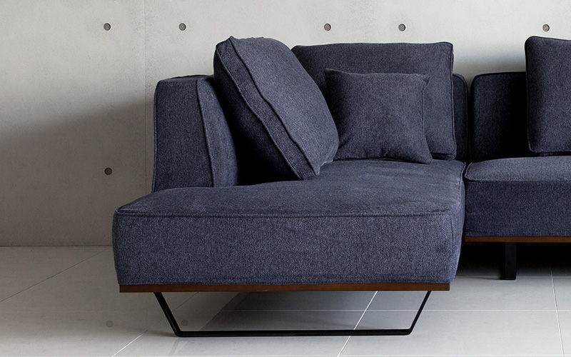 2.5人掛けソファーのシンプルデザインなローソファー「Libero(リベロ)」のダークブルー
