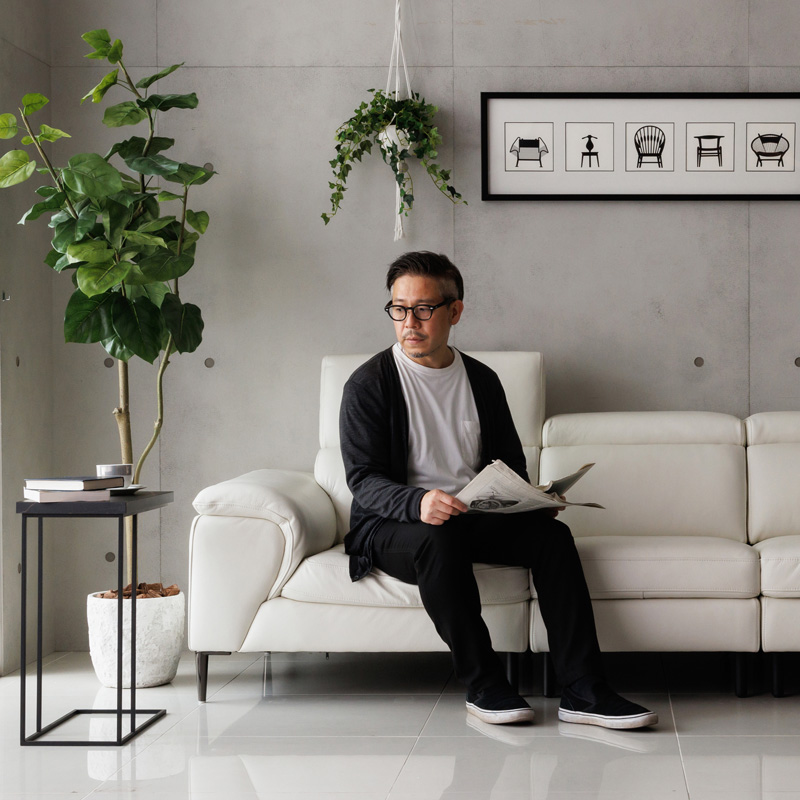 深みのある重厚感が存在感を放つ快適に過ごせる革製ソファー「BLISS（ブリス）」の座り心地