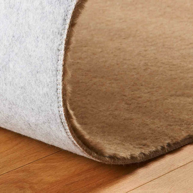 シンプルで使いやすいラグマット「LAX FUR(ラックスファー)」のおしゃれなデザイン