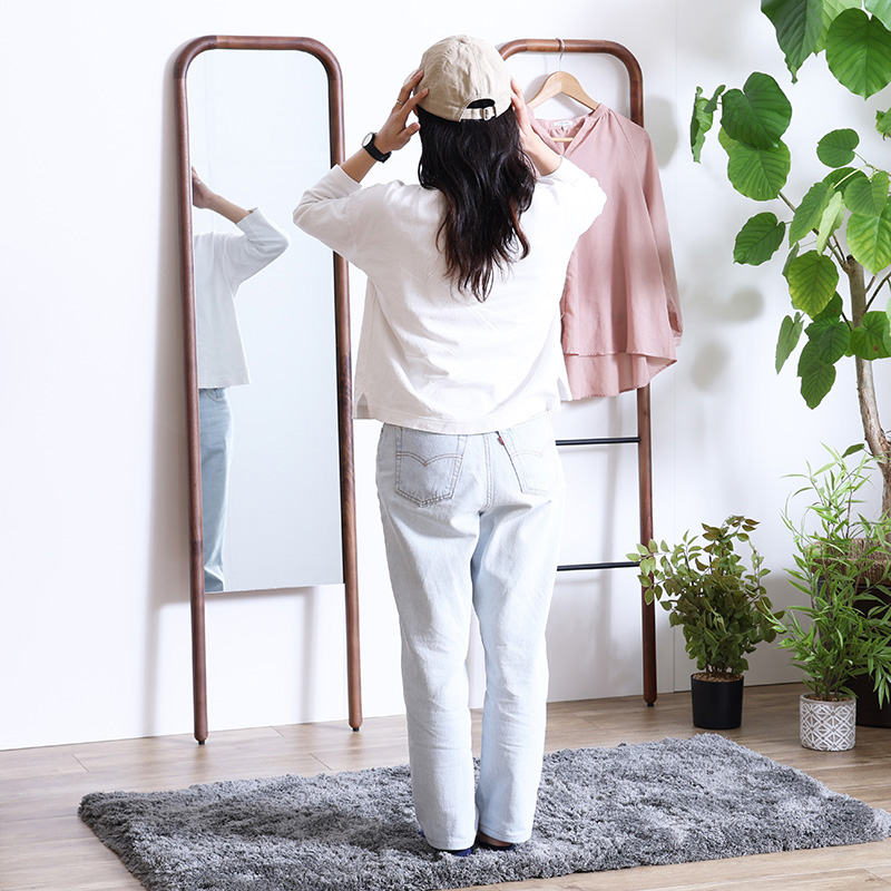 無垢材のフレームを使用したスタンドミラー「SUK(スーク)」のサイズ