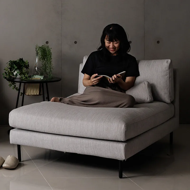 組み合わせ自由な肘掛けなしソファー「STELA(ステラ)」の座り心地