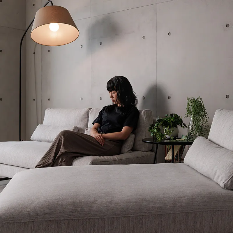 組み合わせ自由な肘掛けなしソファー「STELA(ステラ)」の座り心地