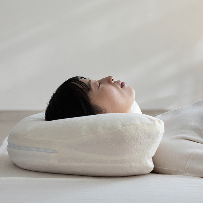 横向き寝専用枕「YOKONEGU（ヨコネグ）」のシリーズ