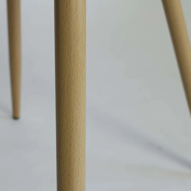 室内でも屋外でも使用できるポリプロピレンチェアの素材