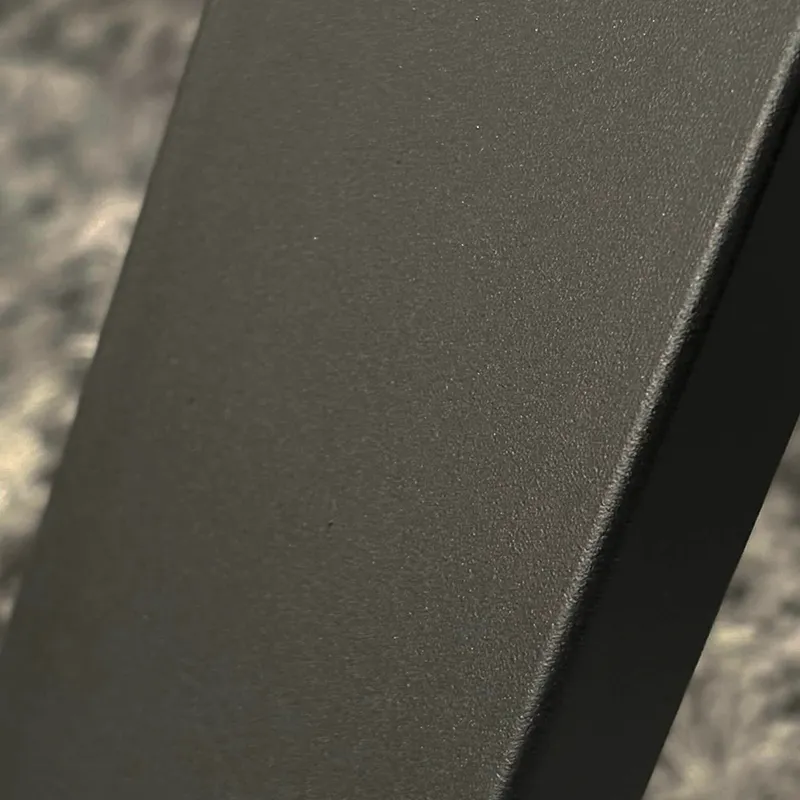 高機能のセラミックを使用したシンプルモダンテーブル「Tafel(タフル)」の脚素材