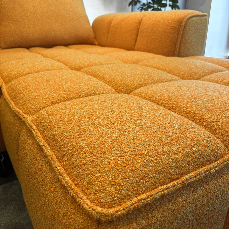ムービングバック機能付きワイドモダンソファー「COLORE（コローレ）」の座面クッションの様子
