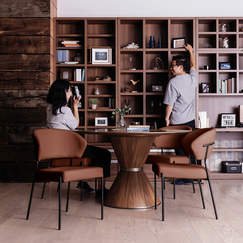 高級家具　イス1脚の値段ですが2脚あります 高級家具 イス1脚の値段ですが2脚あります ダイニングチェア「Perle