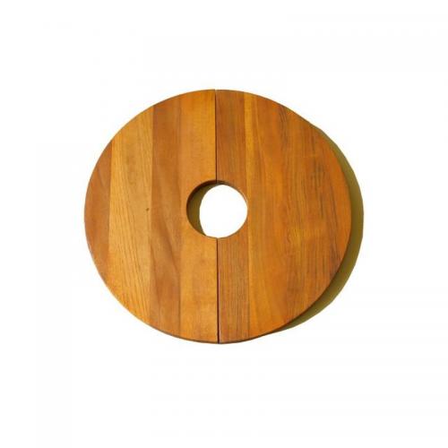 チーク：優れた耐久性で知られるチーク。世界三大銘木のひとつに選ばれている木材で美しい木目と優しい表情が特徴。